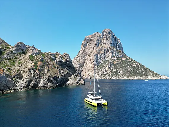 Lagoon 55 (NEW 2025) + crew / 8 guests LUZ DEL MAR Luxury yacht Ibiza