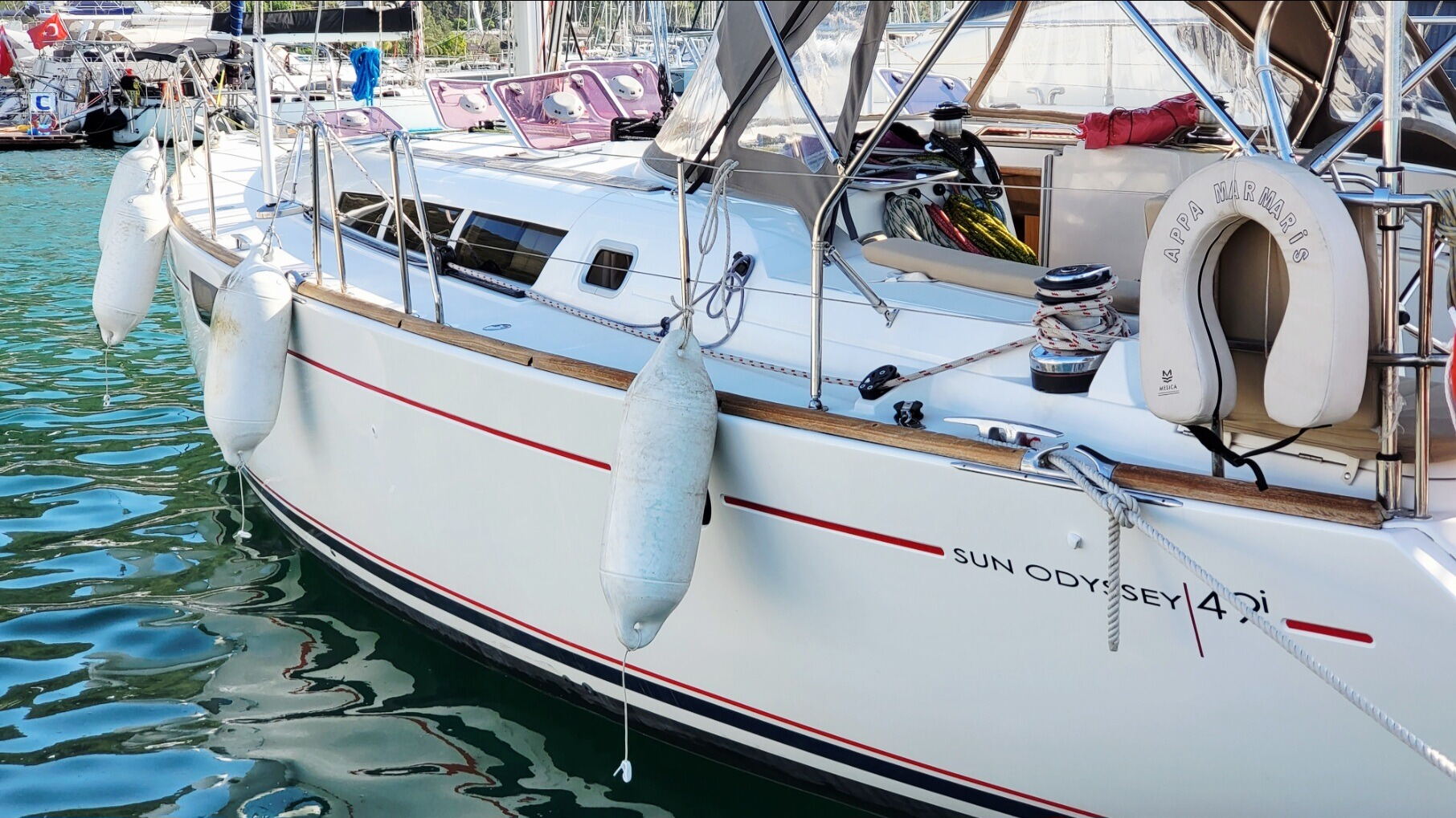 Sailing yachts — A closer sailing experience, efficient passages and a wide choice of sizes and departure bases.