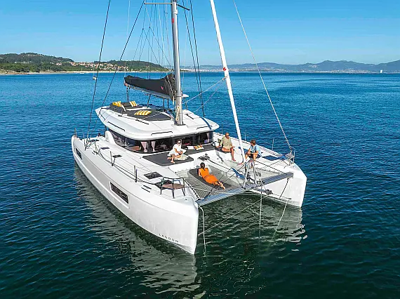 Lagoon 43 WHITE PEARL yacht charter Ibiza